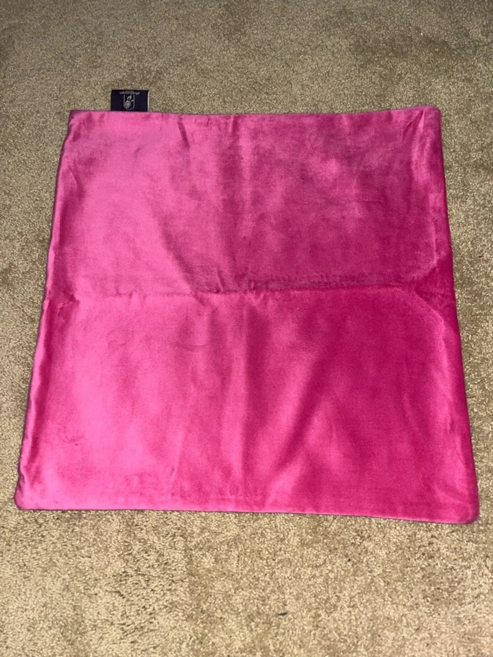 Bright pink 18x18” zippered throw/accent pillow cover, new!